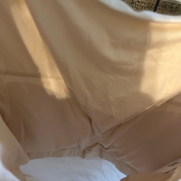 - NWT leisure athletic workout loungewear top. Better than lululemon and Halara - Picture 4 of 6